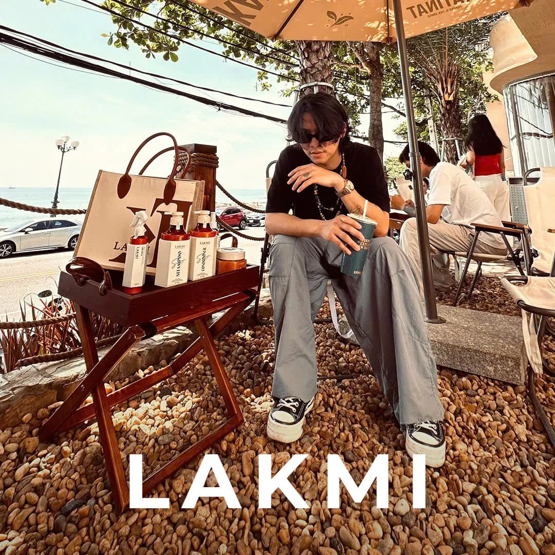Bộ sản phẩm LAKMI Luxury trong không gian ngoài trời